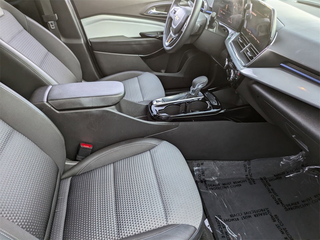 Thumbnail: 2025 Chevrolet Trax - 27