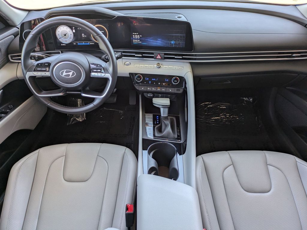 2025 Hyundai Elantra Limited - Photo 25
