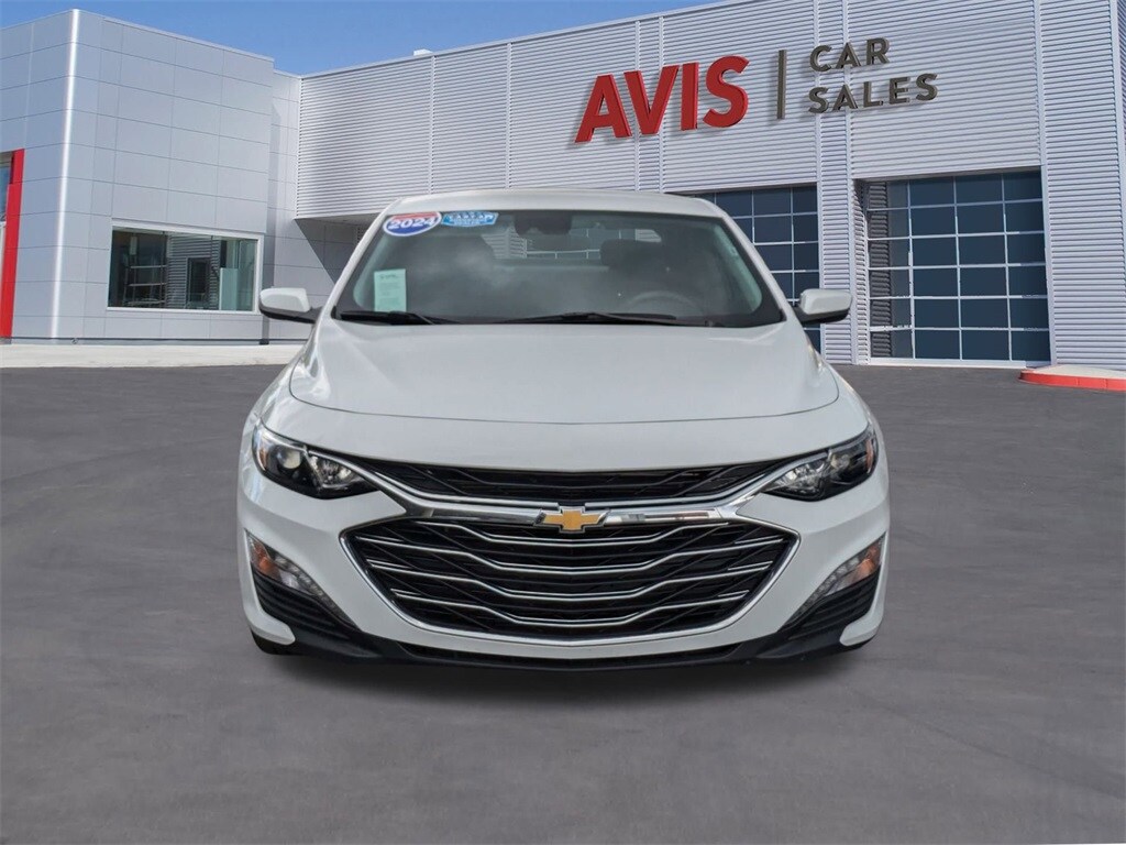 2024 Chevrolet Malibu 1LT photo 2