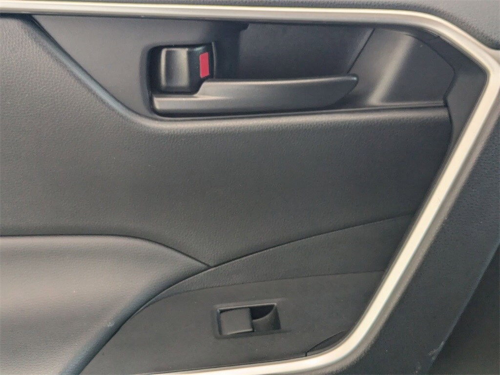 Thumbnail: 2025 Toyota RAV4 - 27