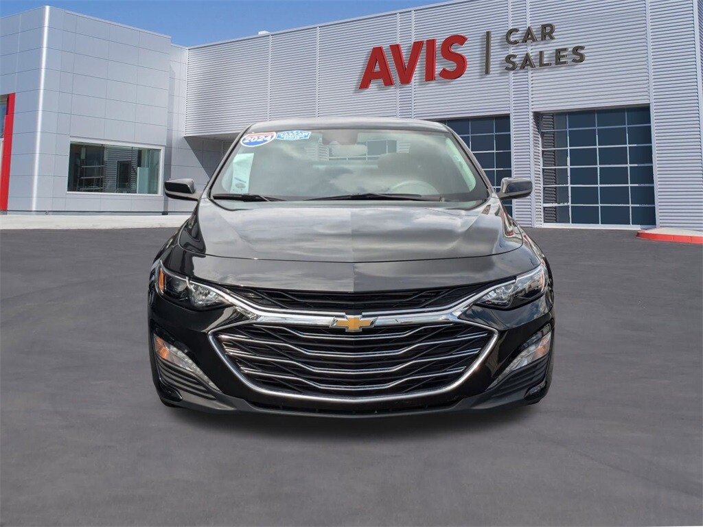 2024 Chevrolet Malibu 1LT photo 2
