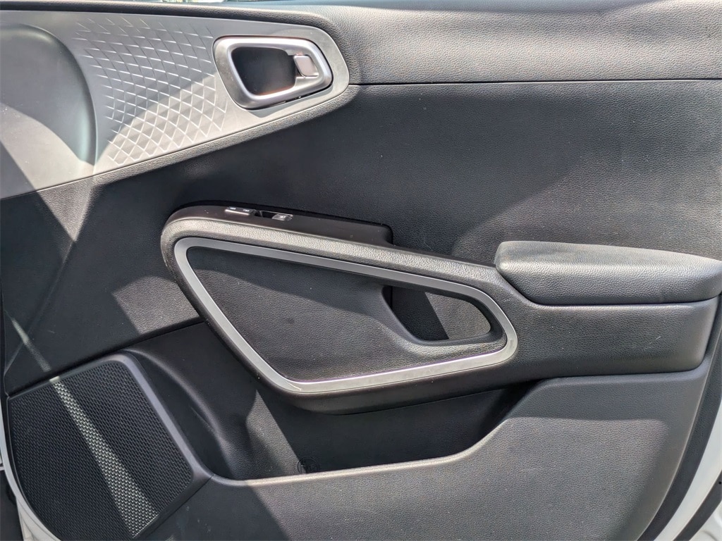 Thumbnail: 2023 Kia Soul - 32