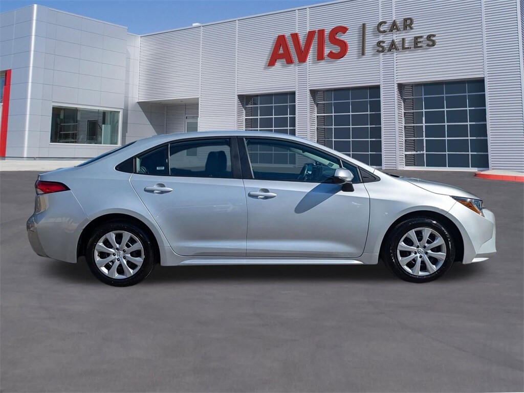 2025 Toyota Corolla LE photo 4