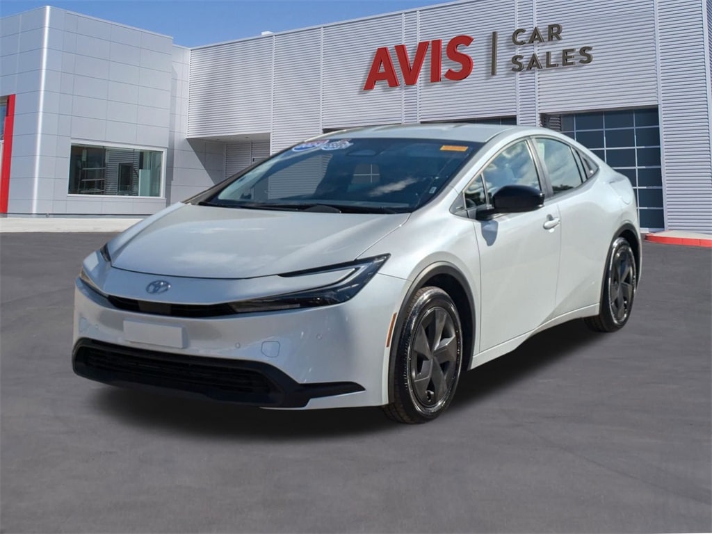 2024 Toyota Prius LE's photo