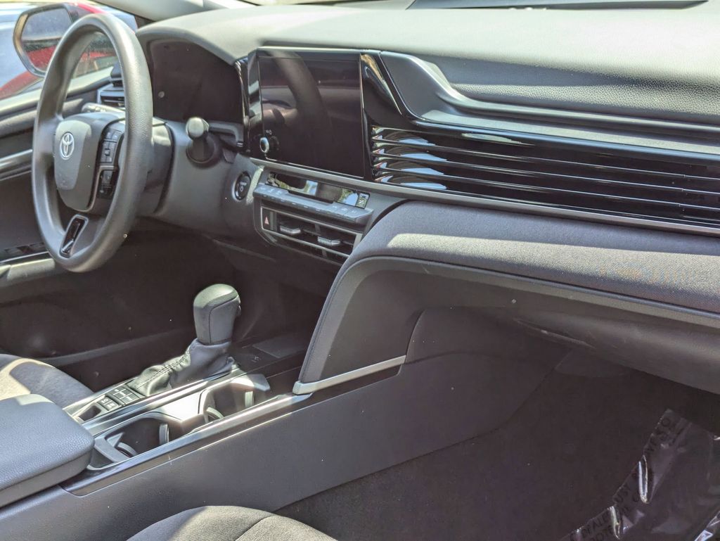 Thumbnail: 2025 Toyota Camry - 32