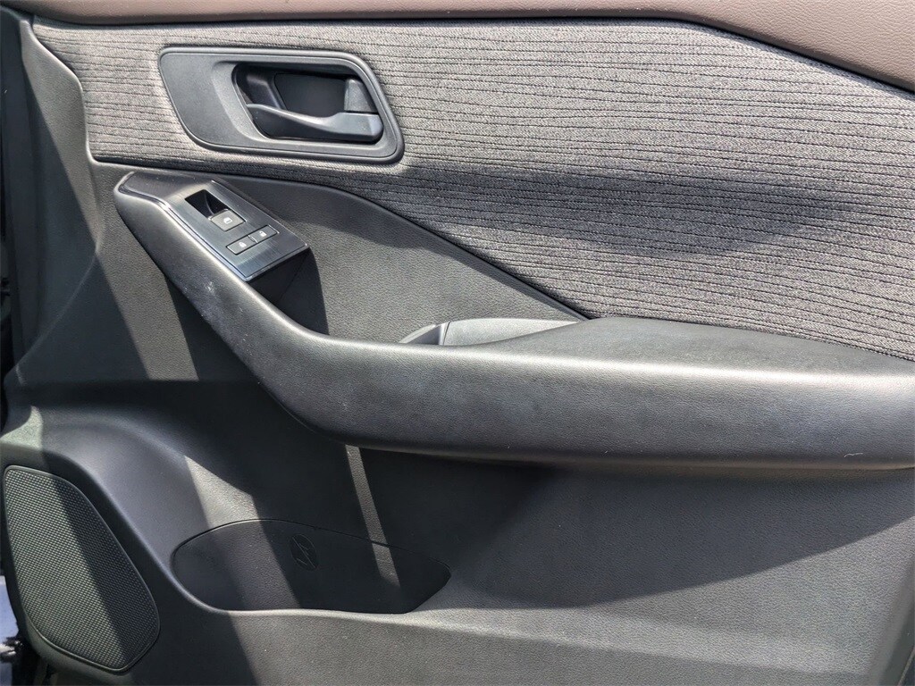 2023 Nissan Rogue S 29
