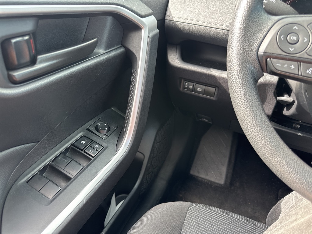 Thumbnail: 2025 Toyota RAV4 - 18