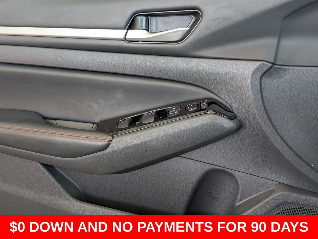 2025 Nissan Altima SR - Photo 11