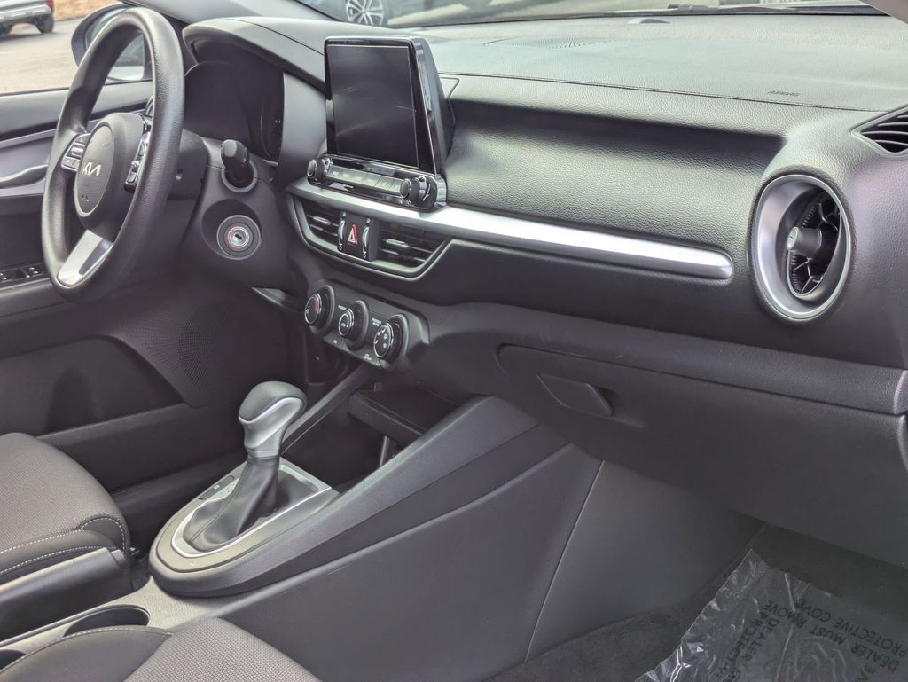 Thumbnail: 2024 Kia Forte - 31