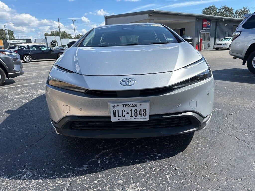 2025 Toyota Prius LE photo 2