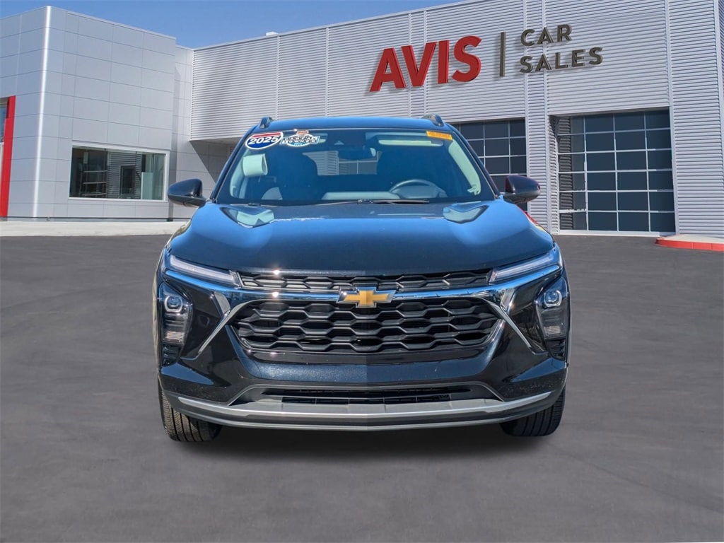 Thumbnail: 2025 Chevrolet Trax - 2