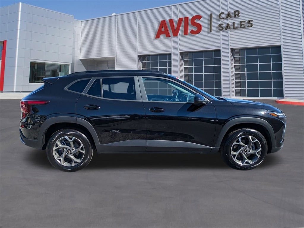 Thumbnail: 2025 Chevrolet Trax - 5