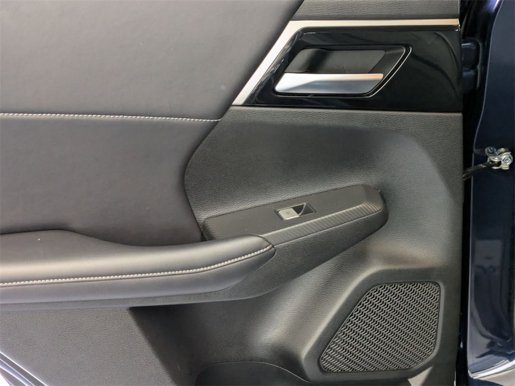 Thumbnail: 2024 Mitsubishi Outlander - 26