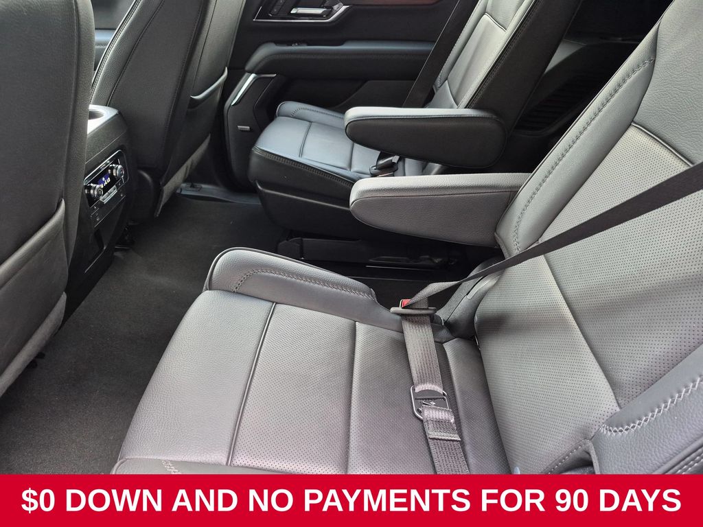 2025 GMC Yukon Denali - Photo 28