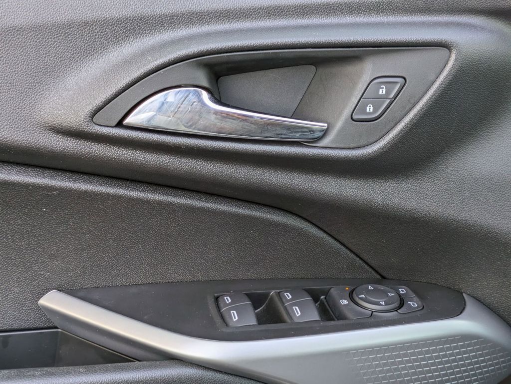 2025 Chevrolet Trax LS - Photo 13