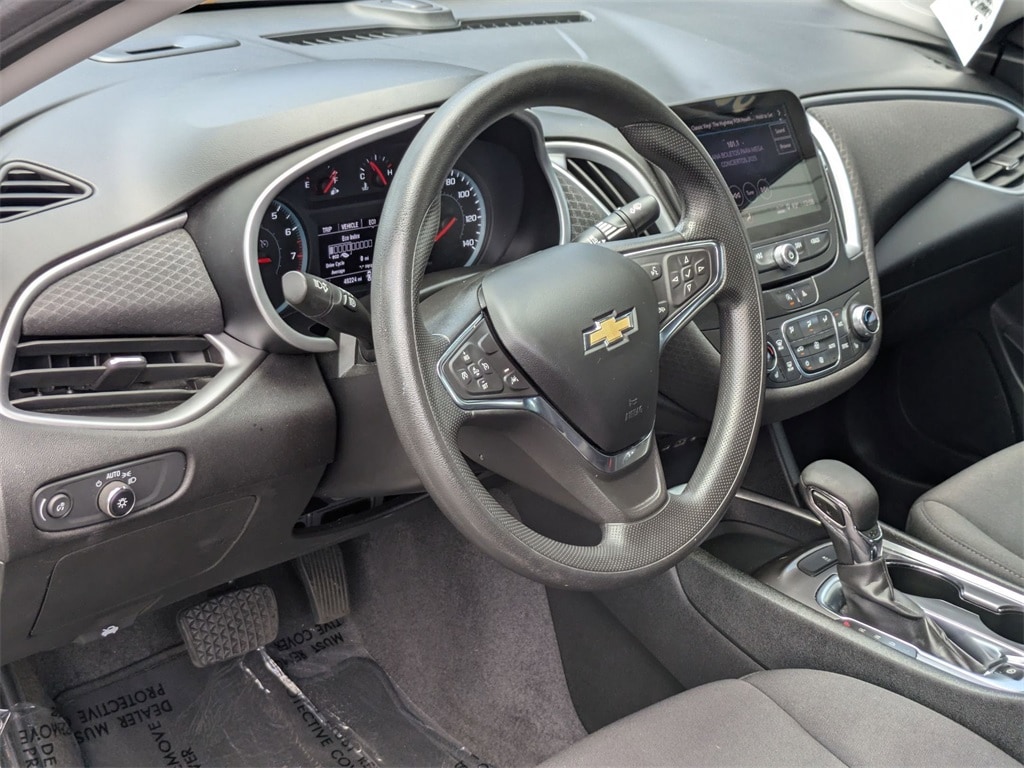 Thumbnail: 2023 Chevrolet Malibu - 14