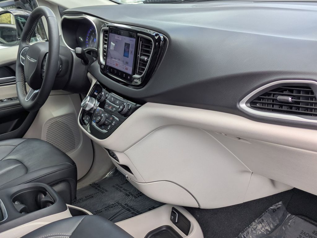 Thumbnail: 2024 Chrysler Pacifica - 30