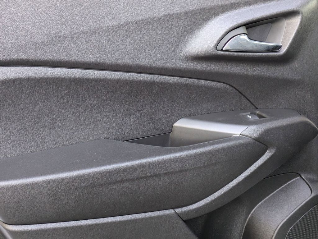 2025 Chevrolet Trax LS - Photo 25