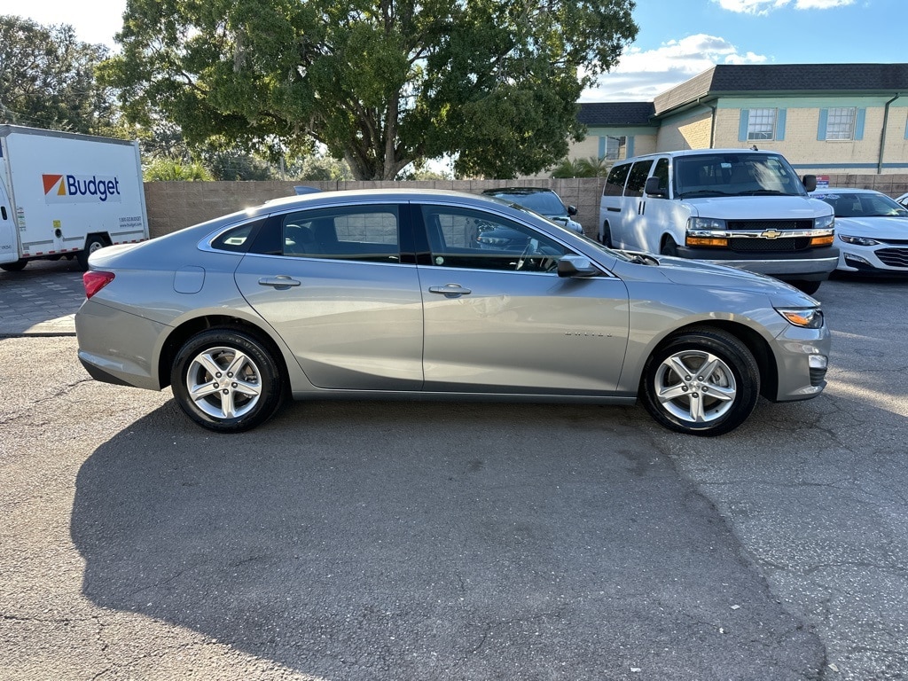 Thumbnail: 2024 Chevrolet Malibu - 4