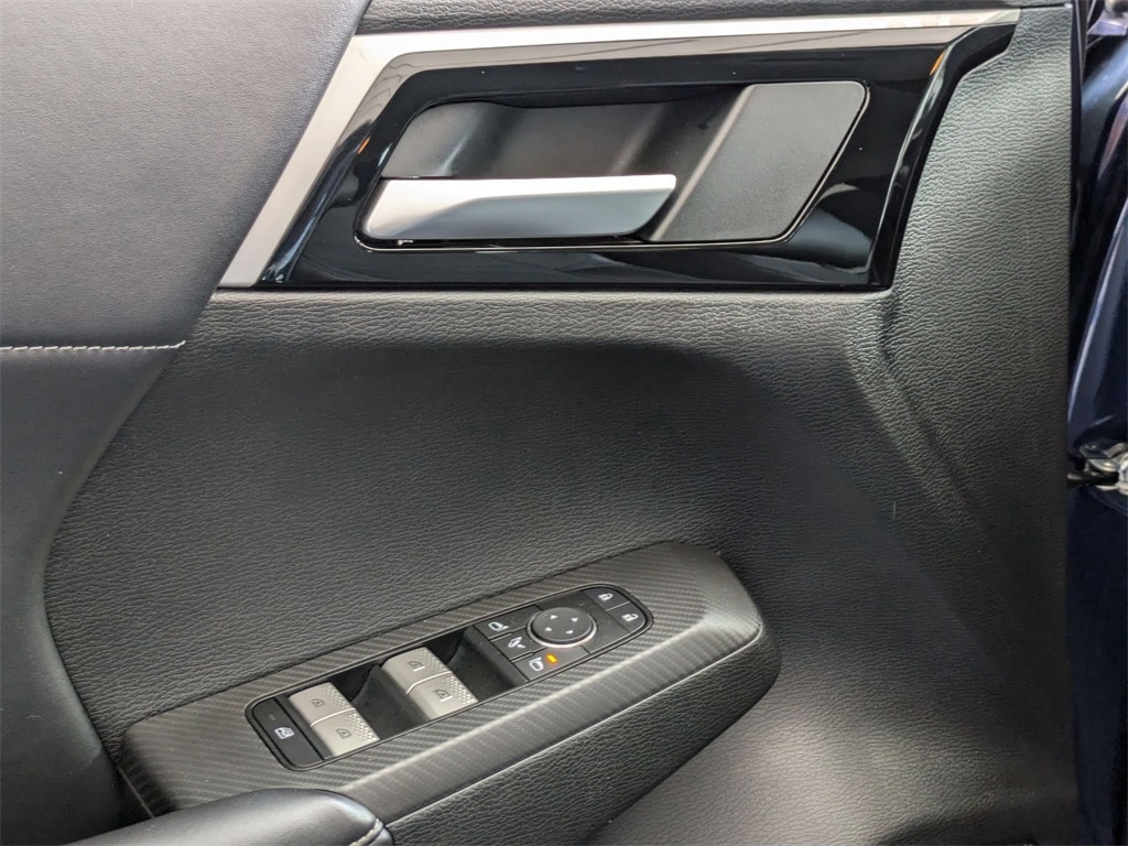 Thumbnail: 2024 Mitsubishi Outlander - 13