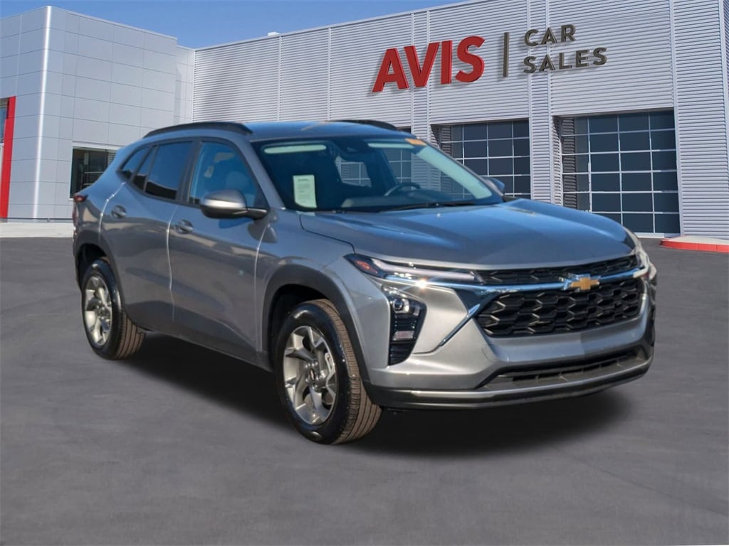 Thumbnail: 2025 Chevrolet Trax - 3