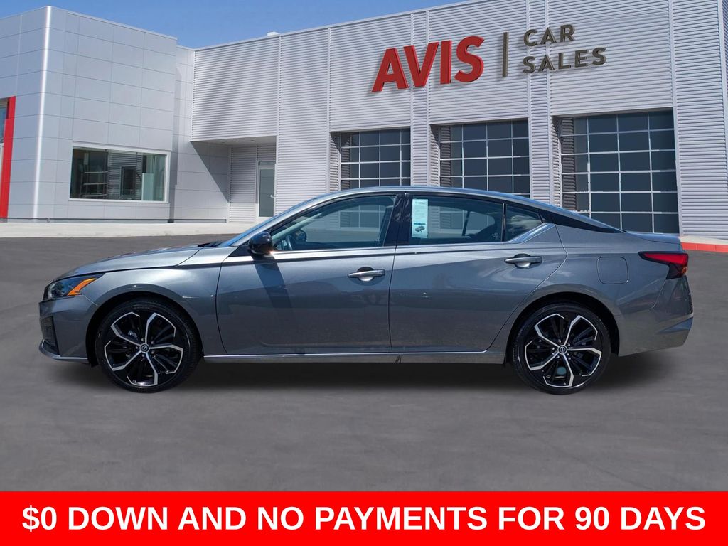 2025 Nissan Altima SR - Photo 10