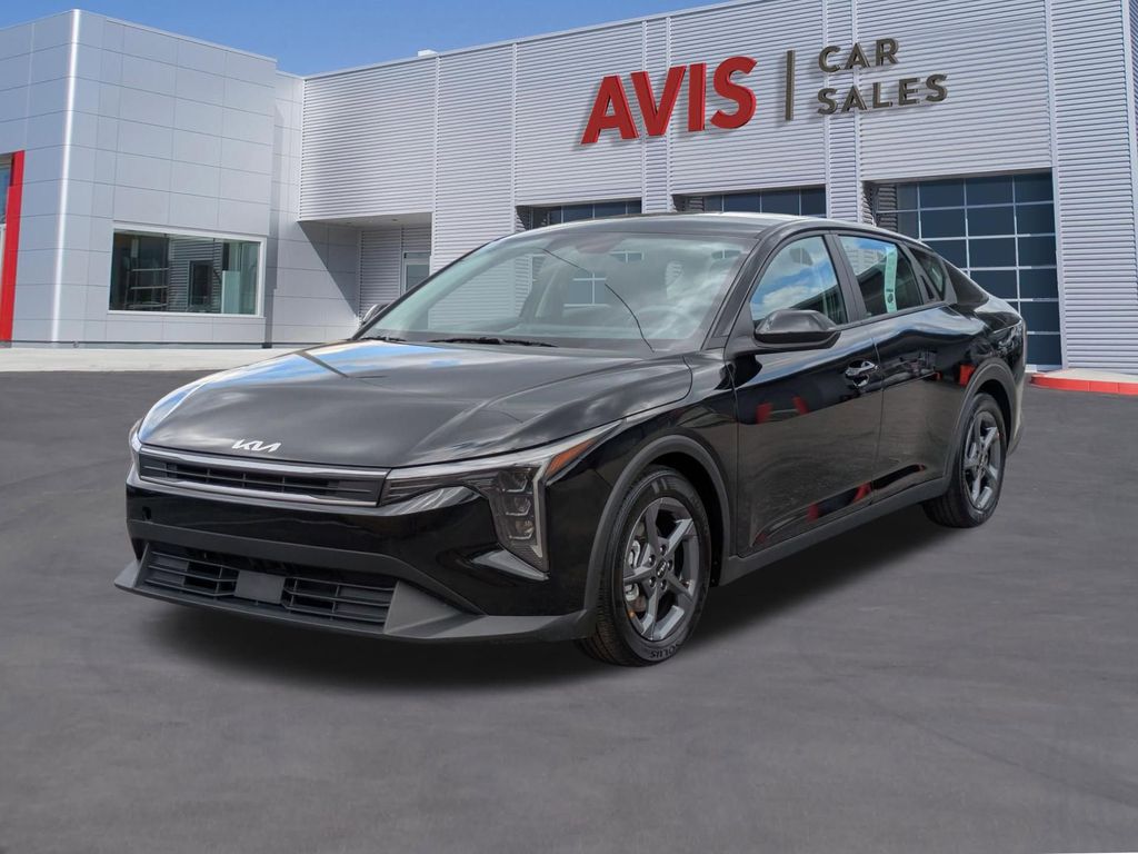 2025 Kia K4 LXS AT's photo