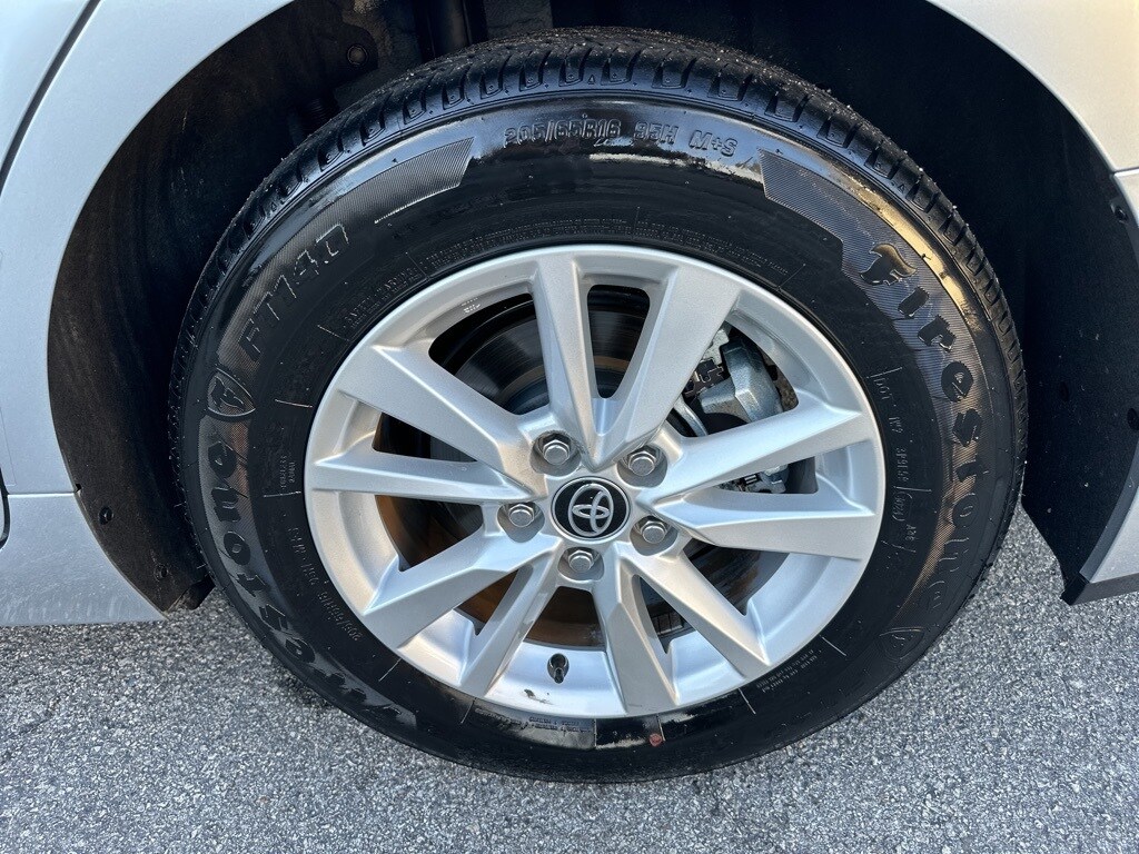 Thumbnail: 2025 Toyota Camry - 10