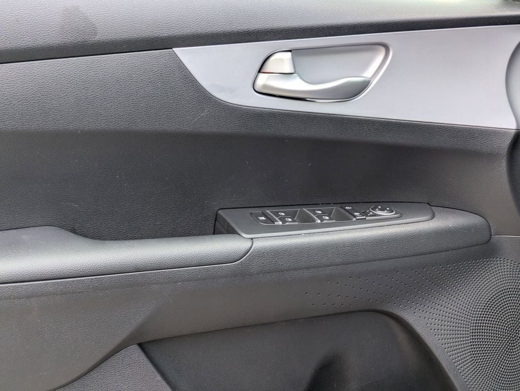 Thumbnail: 2024 Kia Forte - 11
