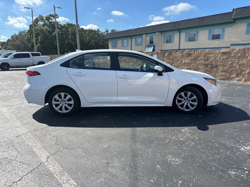 2025 Toyota Corolla LE photo 4