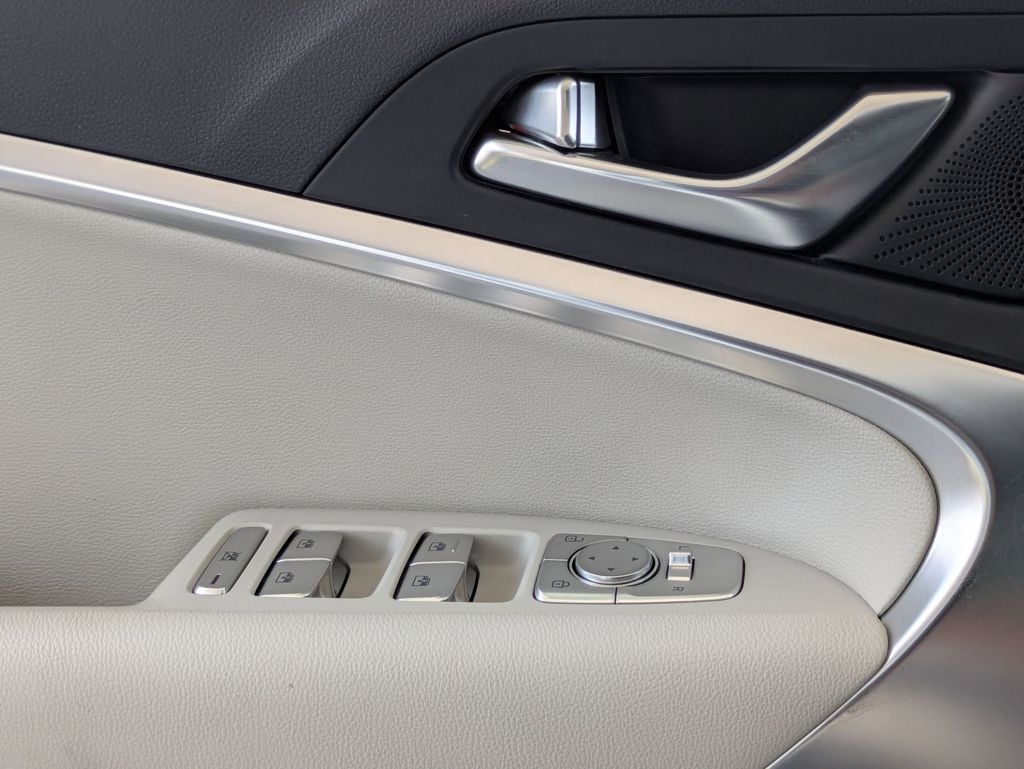 Thumbnail: 2025 Genesis G70 - 14