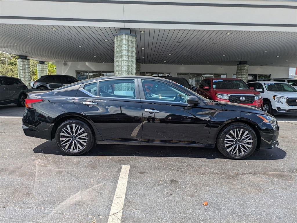 Thumbnail: 2024 Nissan Altima - 5