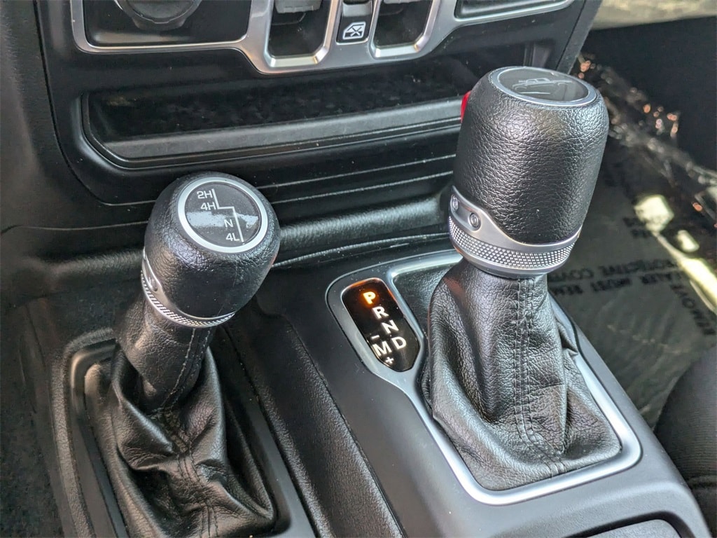 Thumbnail: 2023 Jeep Gladiator - 22