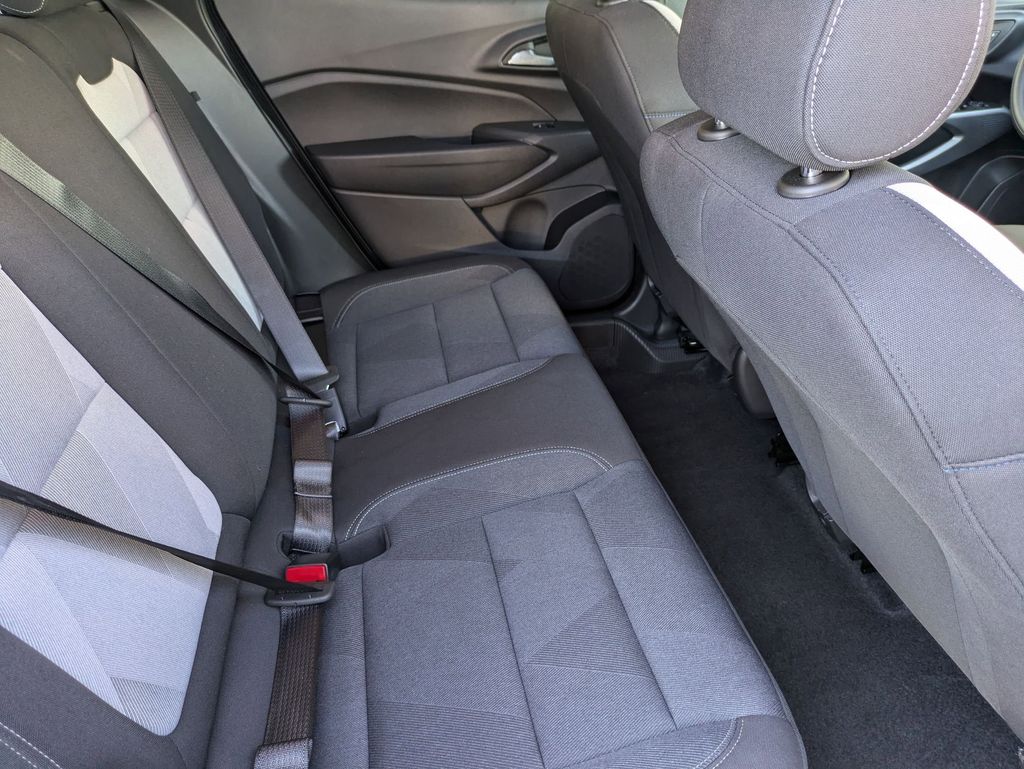 2025 Chevrolet Trax LS - Photo 29