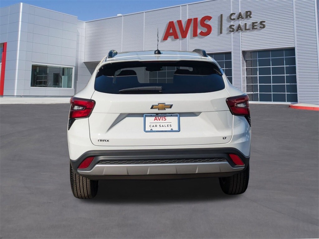 2025 Chevrolet Trax LT photo 4