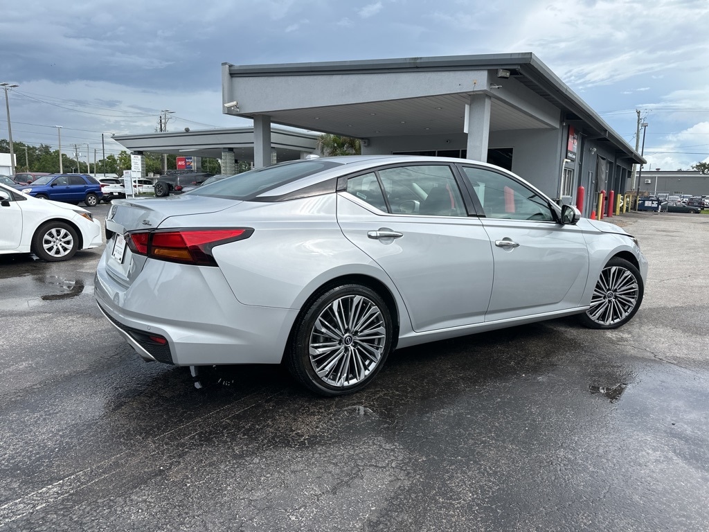Thumbnail: 2023 Nissan Altima - 5