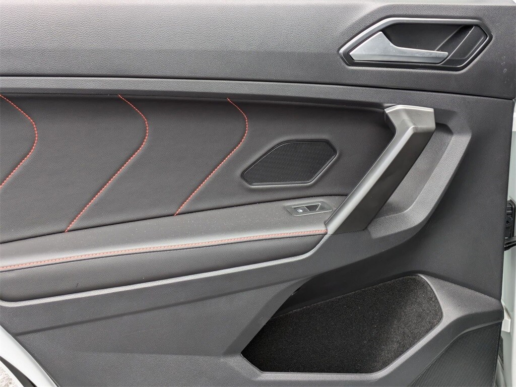 Thumbnail: 2024 Volkswagen Tiguan - 25