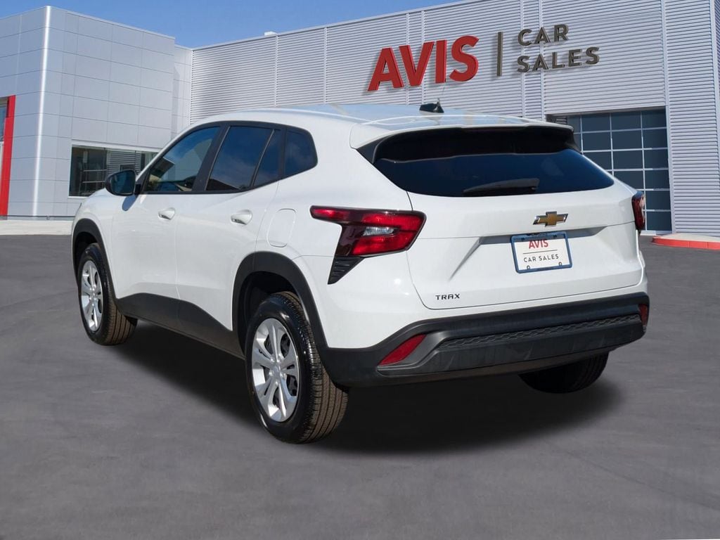 2025 Chevrolet Trax LS - Photo 9