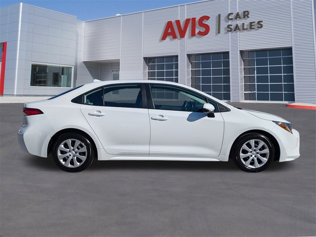 2025 Toyota Corolla LE photo 4