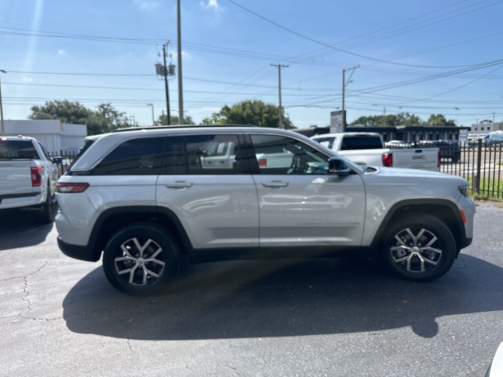 Thumbnail: 2024 Jeep Grand Cherokee - 4