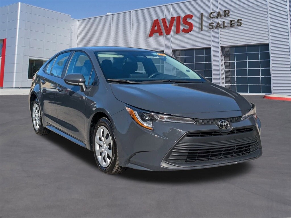 2025 Toyota Corolla LE photo 3