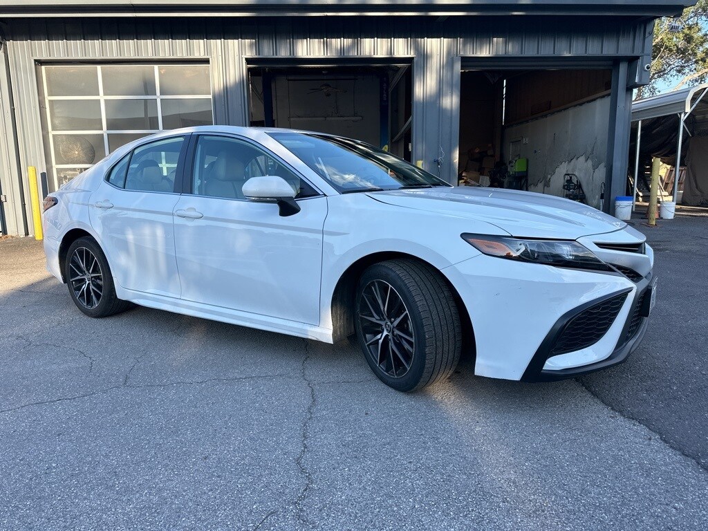 2024 Toyota Camry SE photo 3