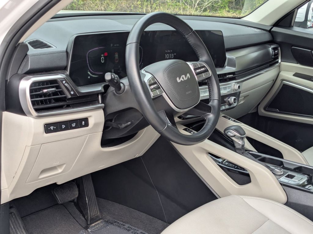 2025 Kia Telluride S - Photo 14