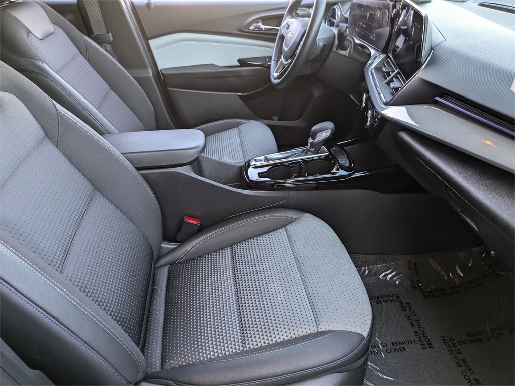 Thumbnail: 2025 Chevrolet Trax - 30