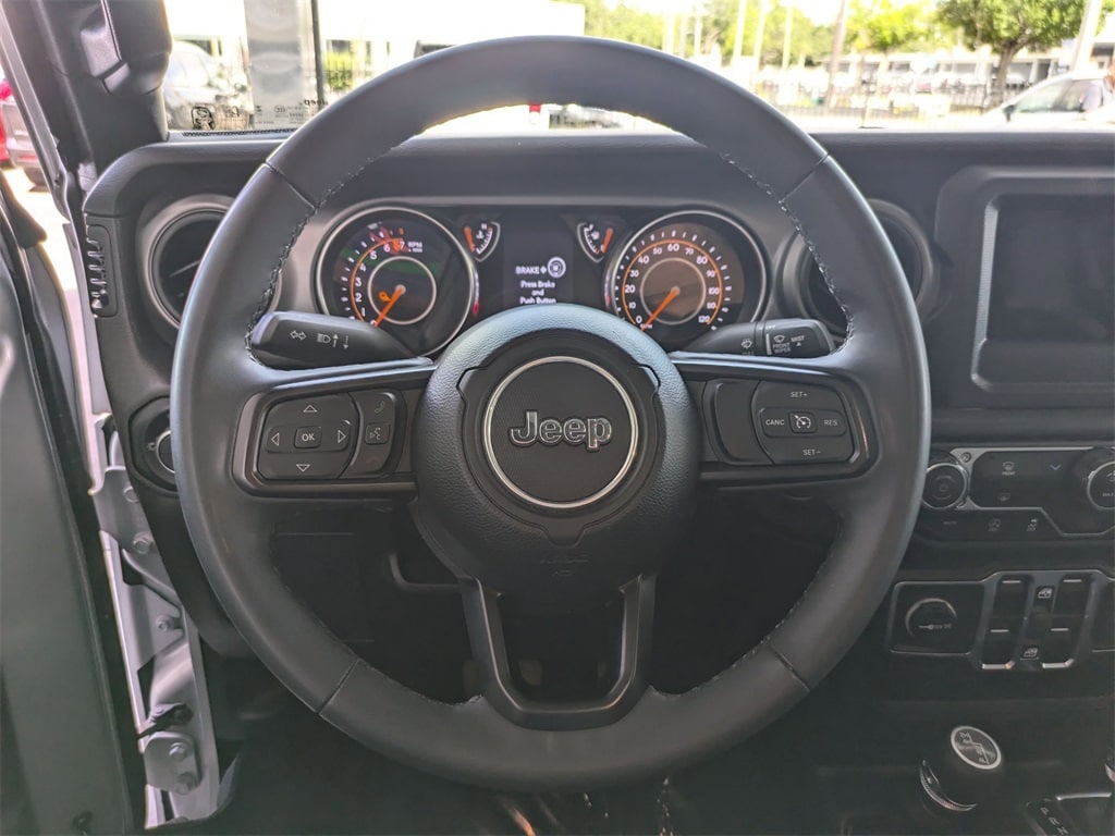 Thumbnail: 2023 Jeep Gladiator - 21