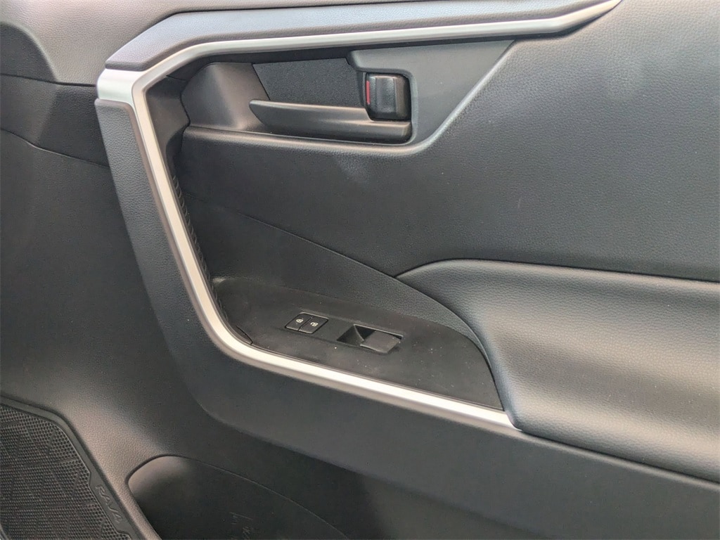 Thumbnail: 2025 Toyota RAV4 - 33