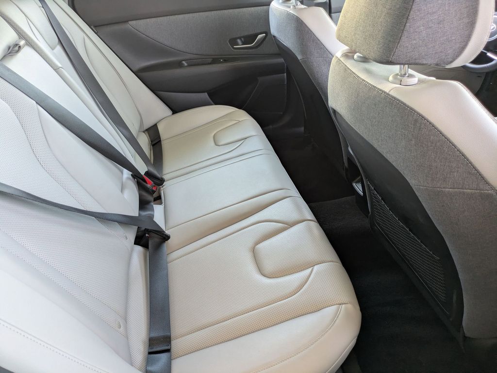 2025 Hyundai Elantra Limited - Photo 30