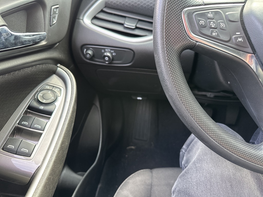 Thumbnail: 2024 Chevrolet Malibu - 18