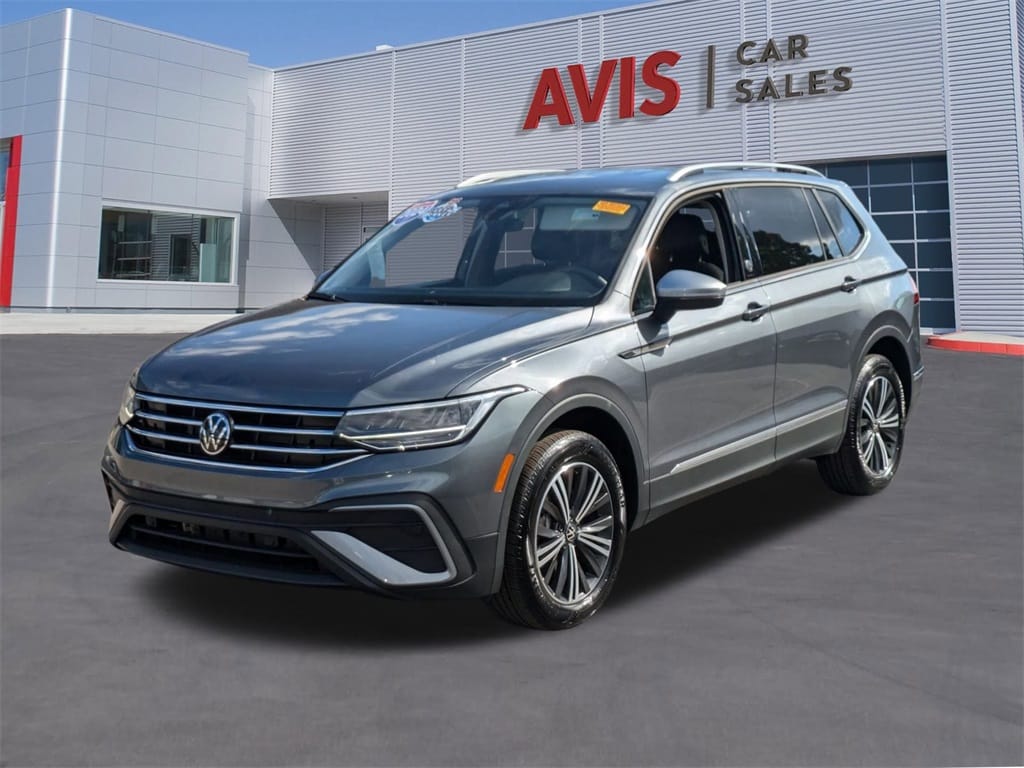 2024 Volkswagen Tiguan SE's photo