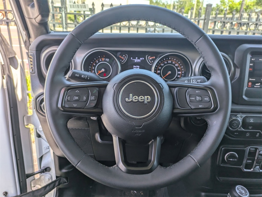 Thumbnail: 2023 Jeep Gladiator - 21